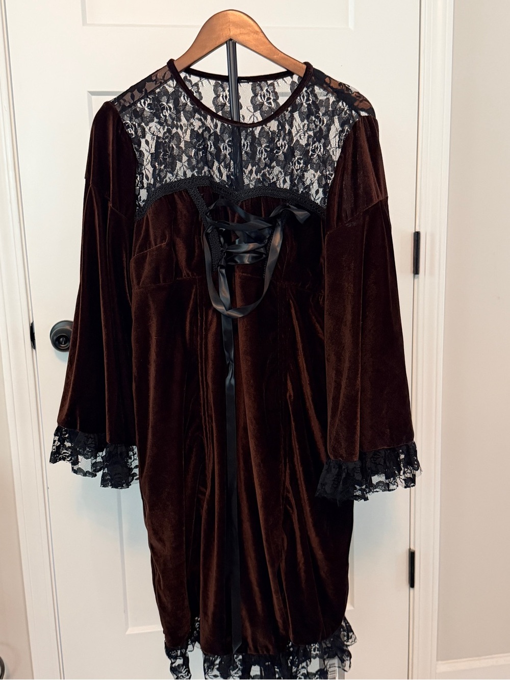 NWT Lace-Yoke Velvet dress in Dark Brown